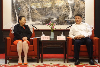 郑若骅在北京与司法部部长唐一军会面。政府新闻处