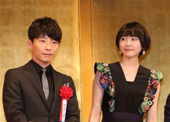 星野源和新垣结衣于今年5月突然宣布婚讯。