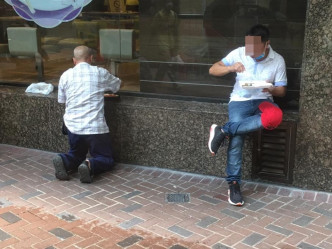 市民高温街边开餐。Aaron Chu图片