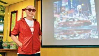 Tommy Fung的超現實作品Flying Taxi(暫稱)打入Discovery攝影比賽的九強。