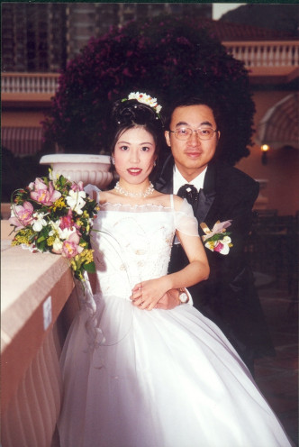 謝婉雯與丈夫結婚時的一幀合照。資料圖片