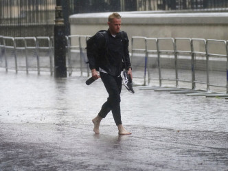 气象部门向伦敦及周边地区发出黄色雷暴警告。AP相片