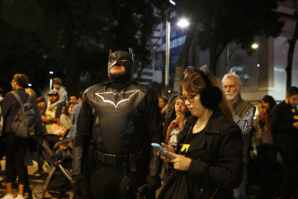 墨西哥人扮蝙蝠俠。AP