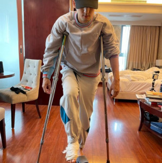 點知一個唔小心PK，令右腳受傷入院。