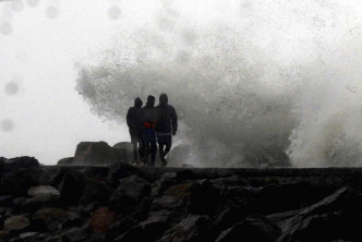 热带气旋「尼瓦」登陆印度南部。AP图片