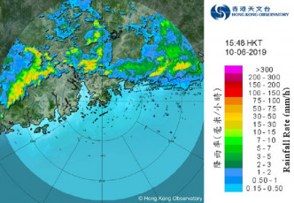 广东西部的雷雨区正逐渐东移。香港天文台