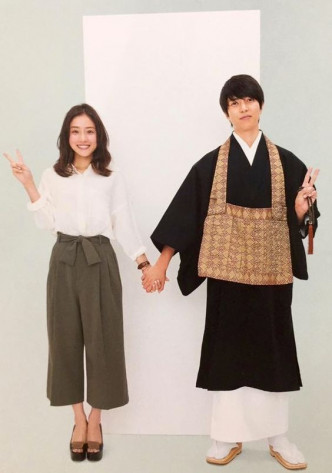 石原聰美與山下智久在2015年拍攝劇集《朝5晚9》撻著，有傳戀情長達兩年。