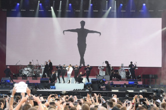 慈善演唱会嘉宾包括Justin Bieber、Miley Cyrus、Katy Perry、Robbie Williams等。美联社