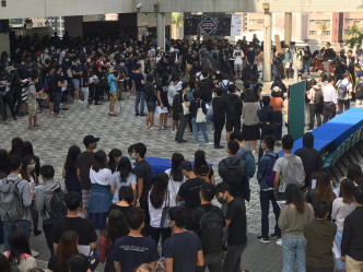 香港大學學生會及守護港大聯署關注組發起校內遊行。