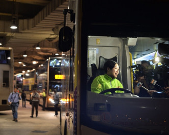 「月薪車長大聯盟」發起人葉蔚琳於晚上8時起罷駛。