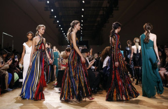 过往Hermès的时装骚。AP资料图片