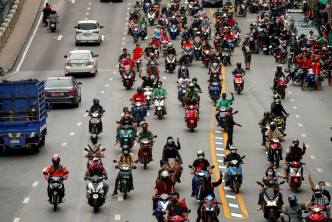 民众兵分三路集结，绕行曼谷表不满。路透社图片