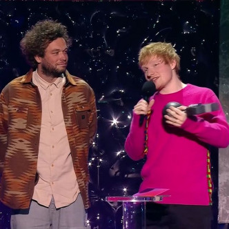 Ed Sheeran（右）奪得「最佳歌手」及「最佳歌曲」。