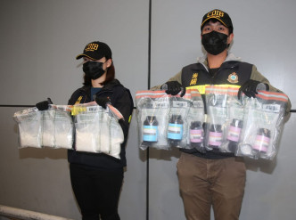 海关人员检获共重1公斤的怀疑冰毒，市值约48万港元。