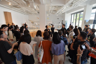 展覽展出5位以不同素材創作的國際女性藝術家的作品。