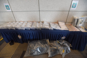 行動中，警方撿獲的可卡因，市值約7,490萬元。