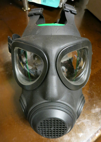 图示其中一个检获的防毒面具。政府新闻处图片
