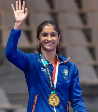 温殊为印度女子摔跤队获得第一面亚运会金牌。
