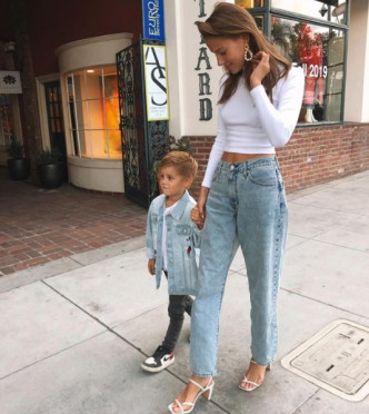 Nicole曾上載與兒子在洛杉磯街頭閒逛的照片。