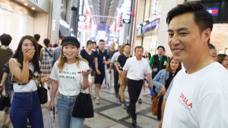 日本女生直呼張建聲和舊照片的落差太大。