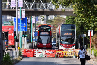 屯门示威者堵路