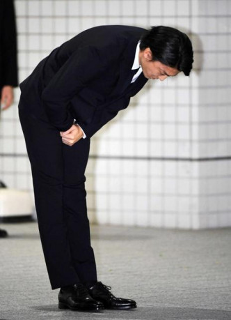 伊藤當日被警方釋放時，鞠躬道歉。