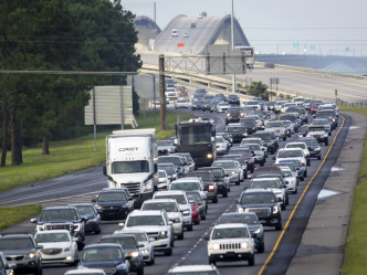 路易斯安那州公路上擠滿開始疏散與撤離的車輛。AP