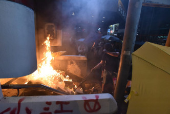 旺角站被示威者纵火。