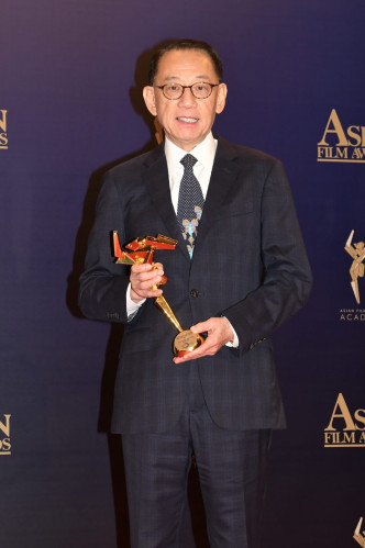 杨受成亲领2018年最高票房亚洲电影奖。