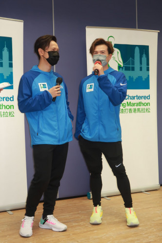 On仔（左）与钊峰出席马拉松活动宣传。