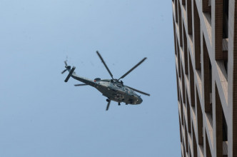 男事主由直升机送院抢救。