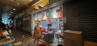 甜品店是大埔街市內少數營業的店鋪。