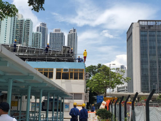 消防及警员正进行游说。梁国峰摄