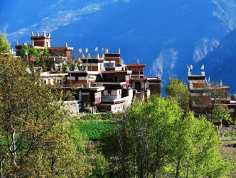 丹巴县有许多具有特色的藏寨。资料图片