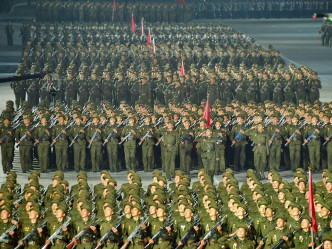阅兵仪式主要检阅劳农赤卫军、应急防疫纵队及保健省纵队等。路透社