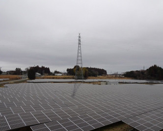 福島縣有農田改建太陽能板電田。網圖