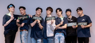 Jackson（右二）在男團GOT7擔任Rapper，今年初7人拒絕與JYP娛樂續約。