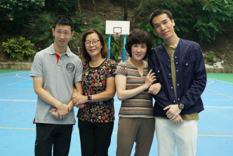 故事改编苏桦伟与妈妈的真人真事，吴君如和梁仲恒饰演他们母子。