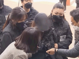 金女被依谋杀罪被捕。MBC截图