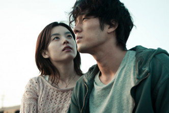 韓版《看不見的愛》由蘇志燮與韓孝周主演。