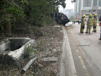 貨車向前滑行數米始停下來。