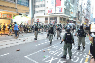 警方在示威衝突現場。資料圖片