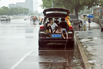 北京出现暴雨。