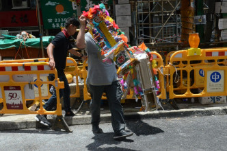 死者家屬及工友，今日再到現場路祭。