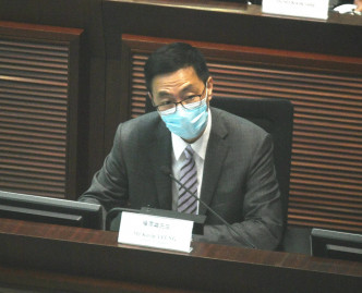 教育局长杨润雄出席立法会教育事务委员会。