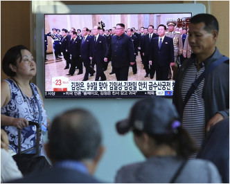 南韩传媒报道金正恩率领党政军高层到锦绣山太阳宫。AP