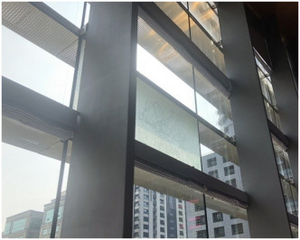 台中市議會有玻璃龜裂。網圖