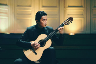 福山雅治飾演古典吉他演奏家蒔野聰史。
