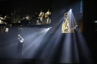 尾場的演出最後加入了與麥浚龍合唱一曲「羅生門」給觀眾一個驚喜。