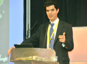David Webb2011年出席研讨会。资料图片